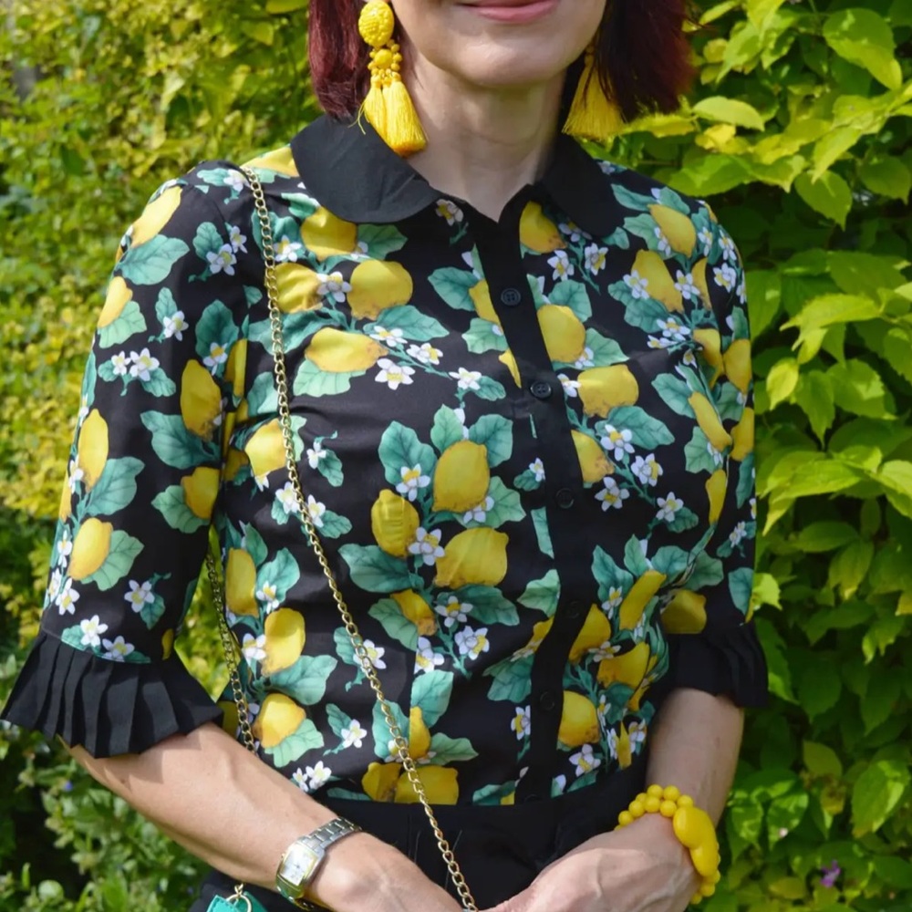 HELL BUNNY 3XL LEMON PRINT
RETRO PINUP BUTTON UP
BLOUSE BLACK PLEATED
CUFFS
